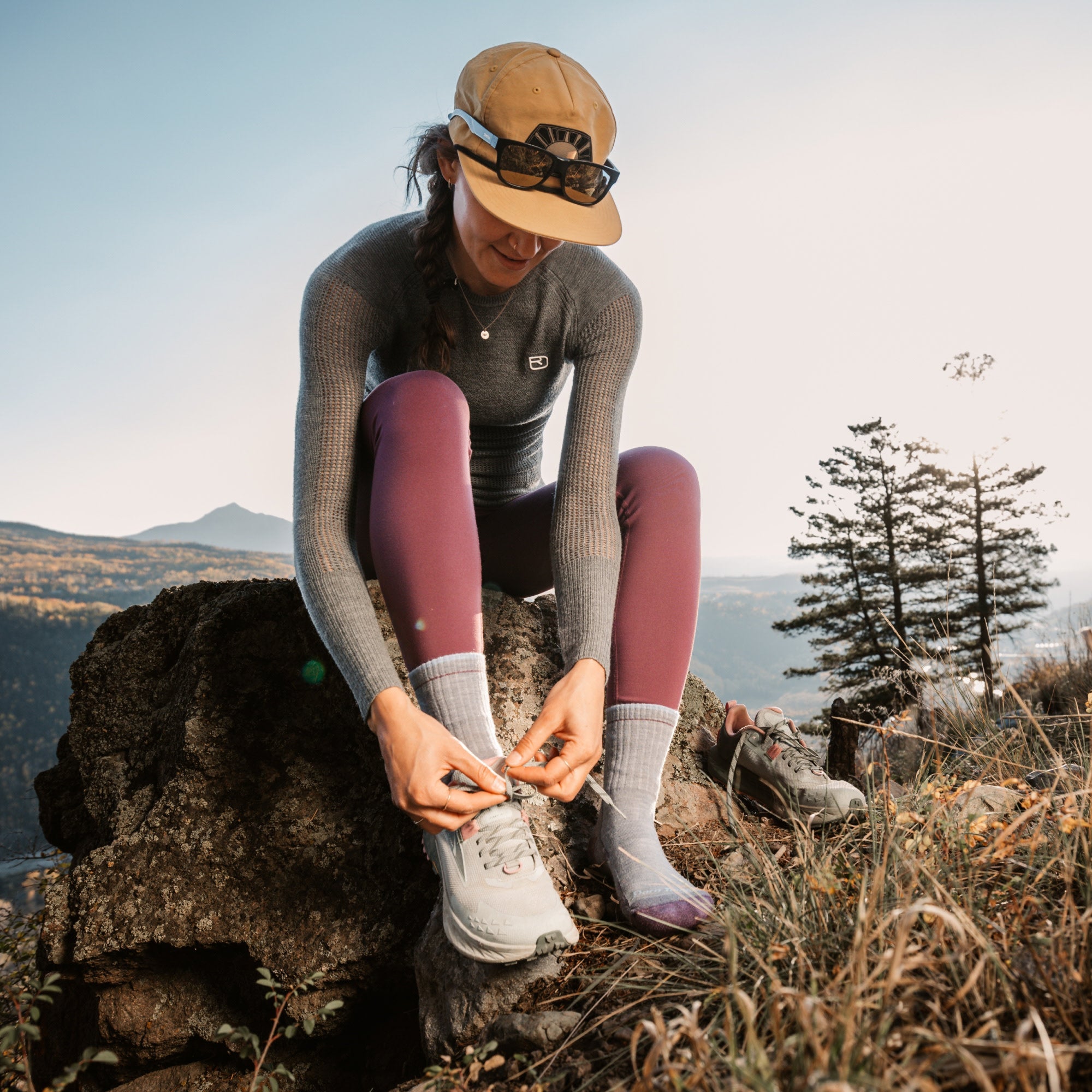 Darn Tough Socks Women's Hiker Micro Crew Midweight Hiking Socks - Image 7