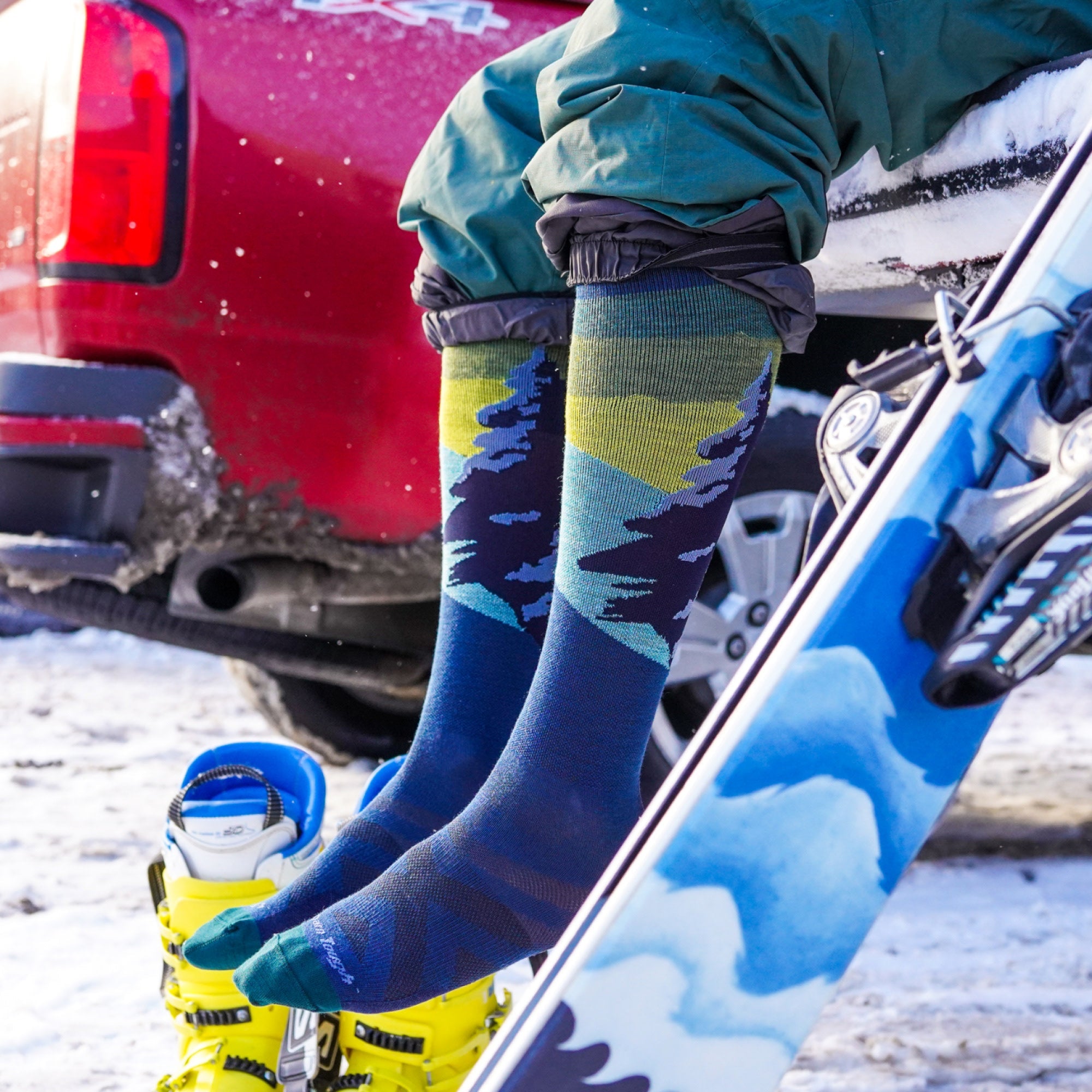 Darn Tough Socks Men's Solstice Over-the-Calf Lightweight Ski & Snowboard Socks - Image 10