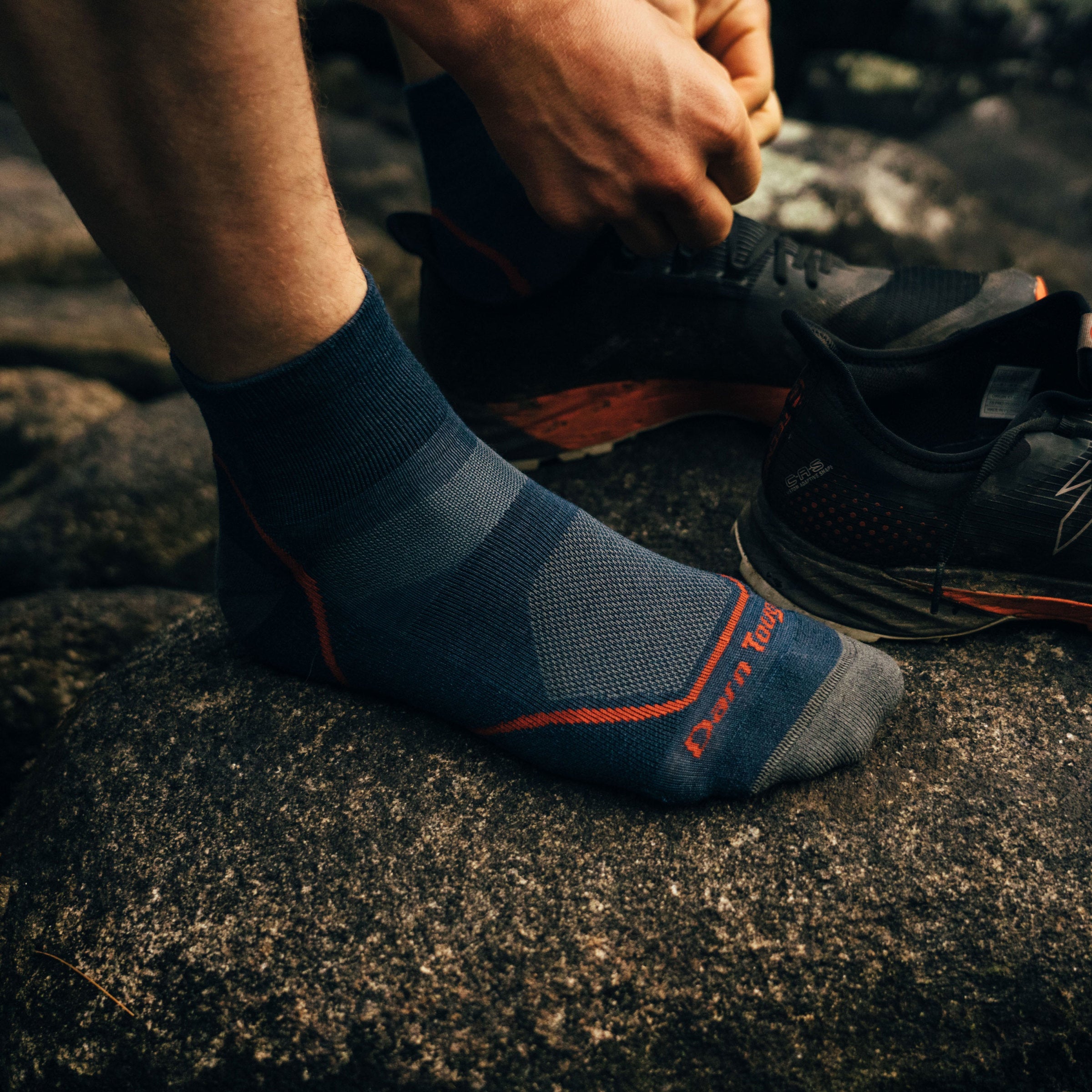 Darn Tough Socks Men's Light Hiker Quarter Lightweight Hiking Socks - Image 4