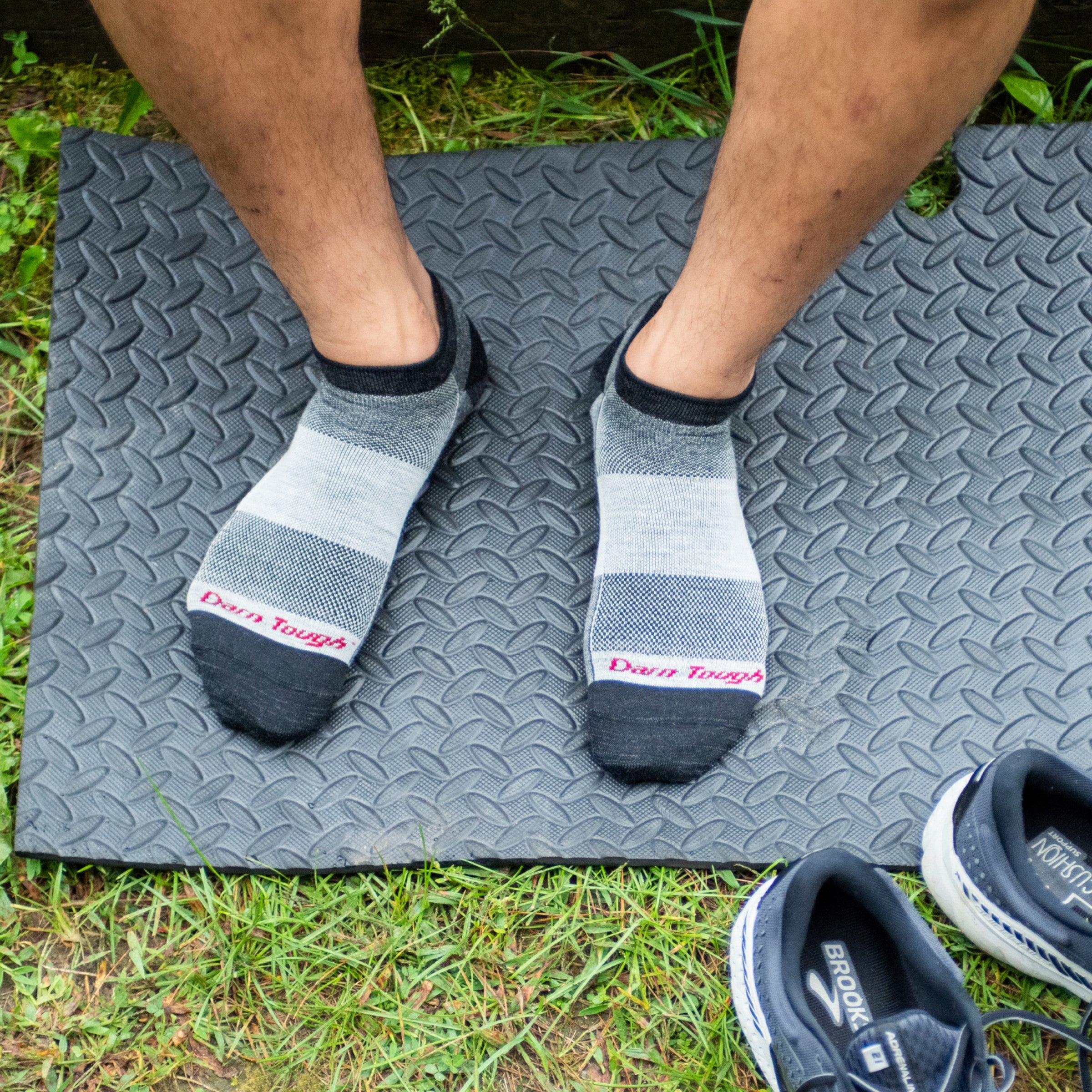 Darn Tough Socks Men's 1437 No Show Lightweight Running Socks - Image 4