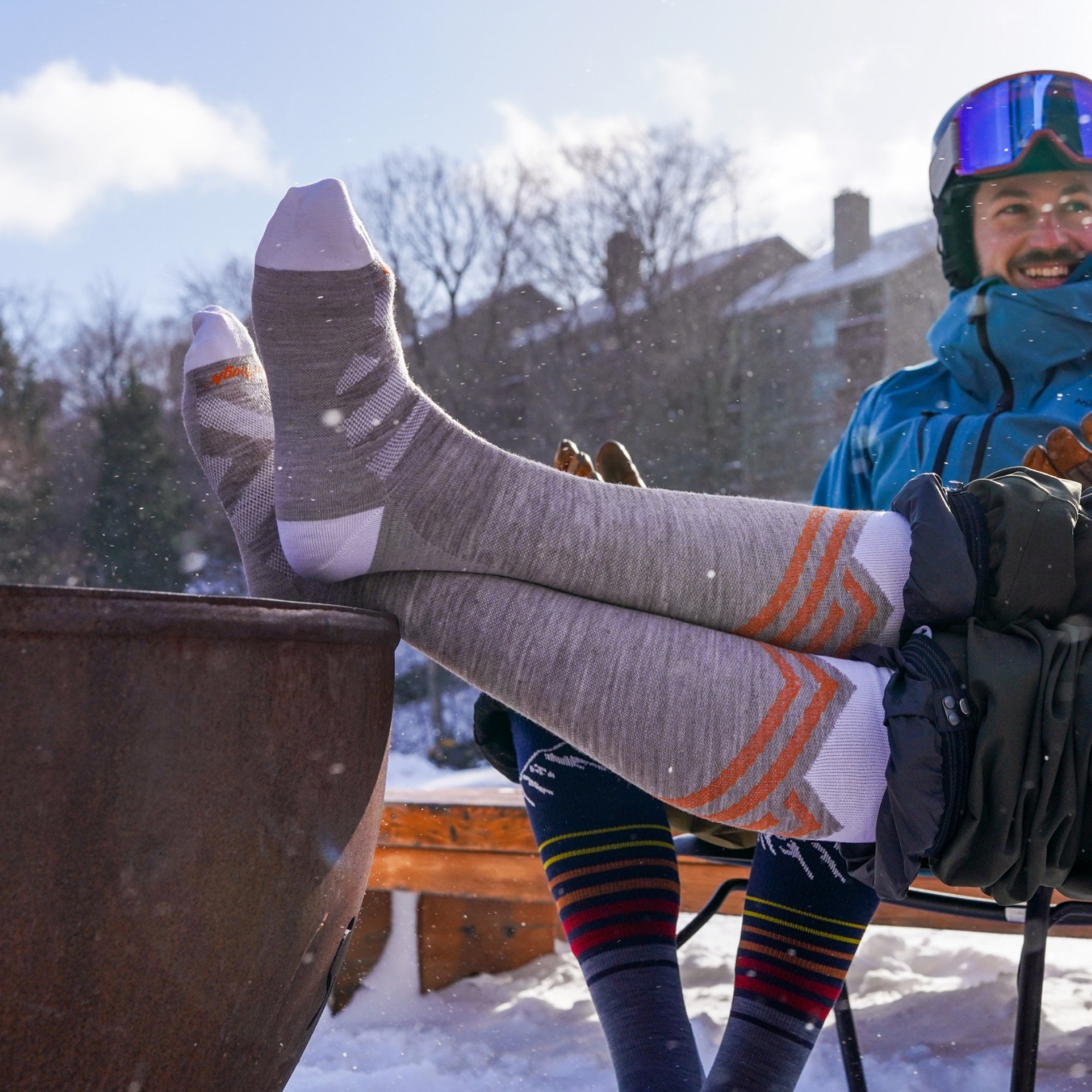 Darn Tough Socks Women's Peaks RFL Over-the-Calf Ultra-Lightweight Ski & Snowboard Socks - Image 9