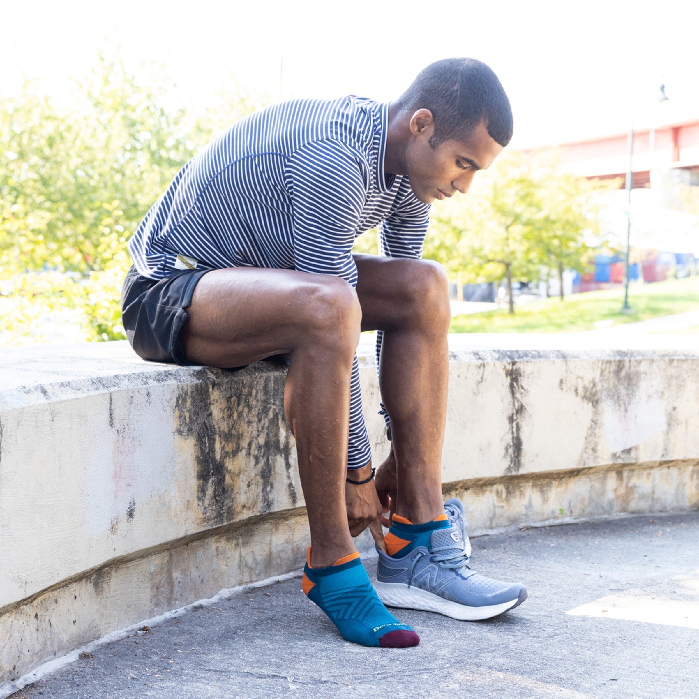 Darn Tough Socks Men's Run No Show Tab Cushioned Ultra-Lightweight Running Socks - Image 19