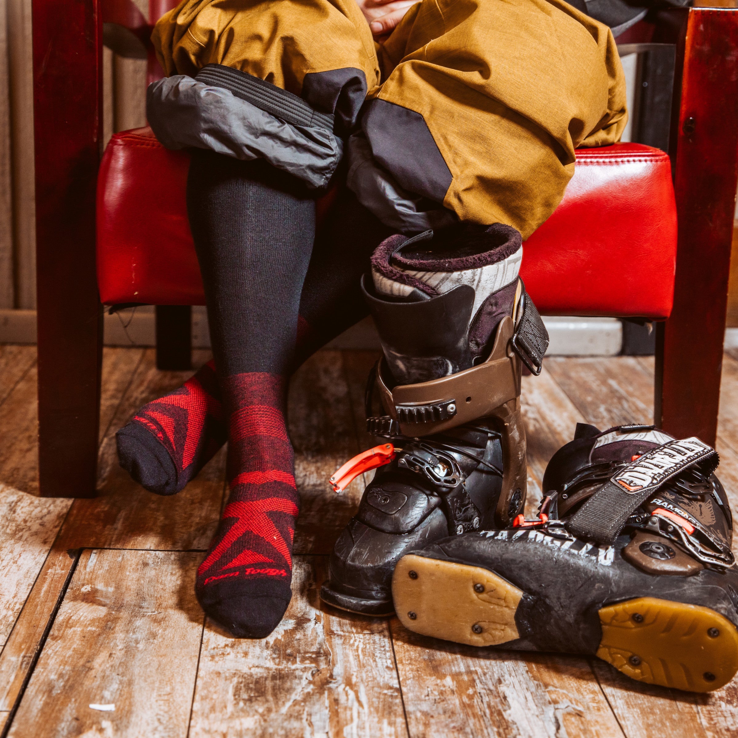 Darn Tough Socks Men's Thermolite® RFL Over-the-Calf Ultra-Lightweight Ski & Snowboard Socks - Image 4