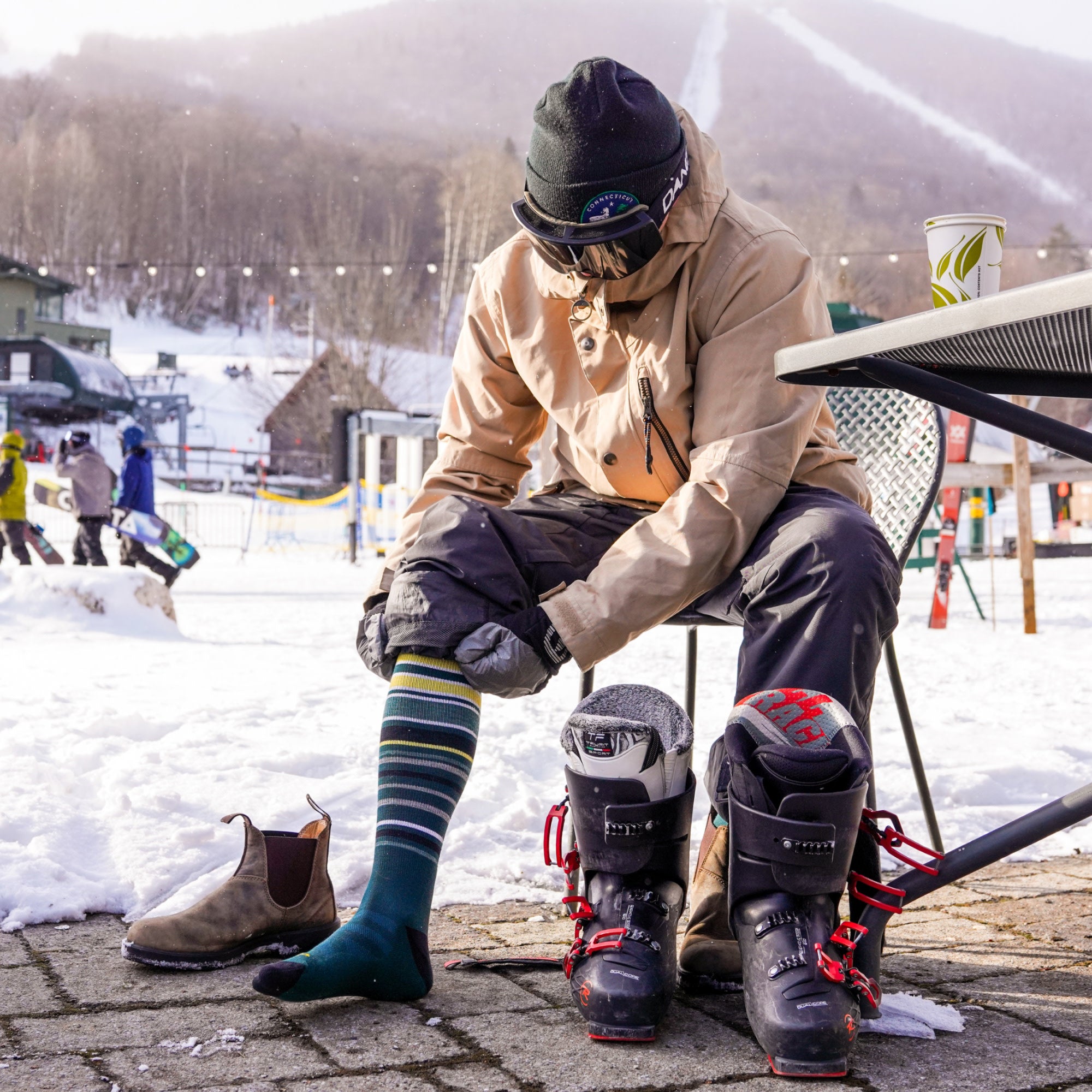 Darn Tough Socks Men's Snowpack Over-the-Calf Midweight Ski & Snowboard Socks - Image 10