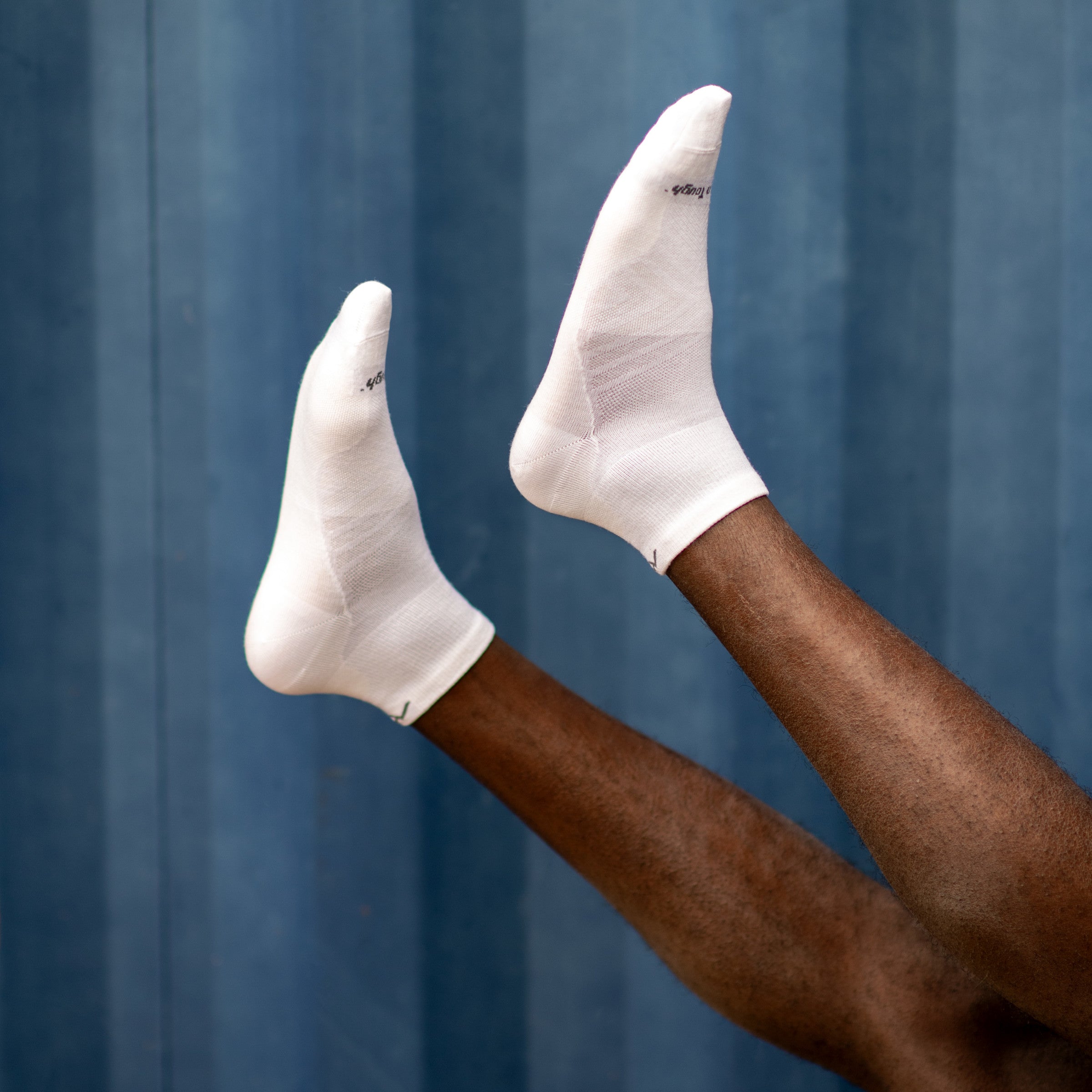 Darn Tough Socks Men's Run Quarter Ultra-Lightweight Running Socks - Image 7