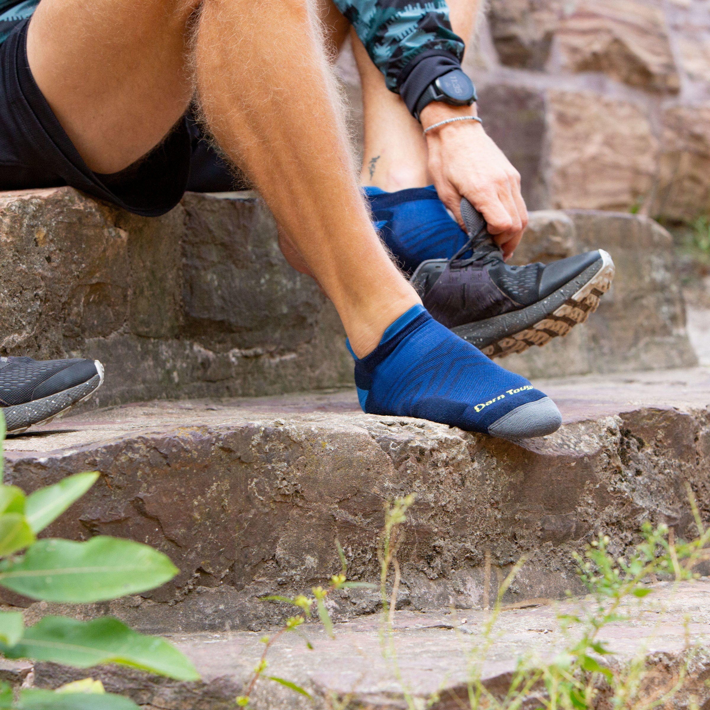 Darn Tough Socks Men's Run No Show Tab Cushioned Ultra-Lightweight Running Socks - Image 15