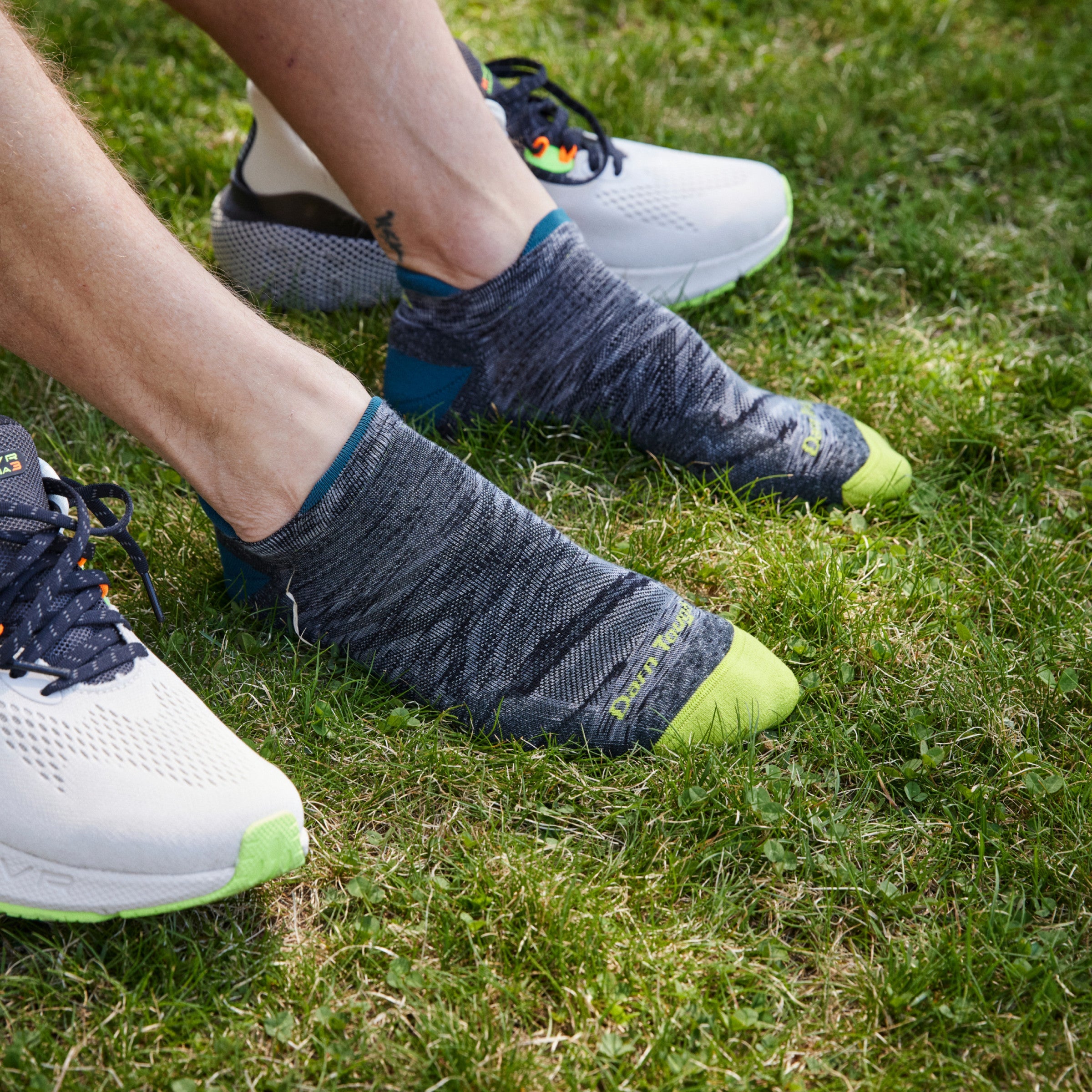 Darn Tough Socks Men's Run No Show Tab Cushioned Ultra-Lightweight Running Socks - Image 3