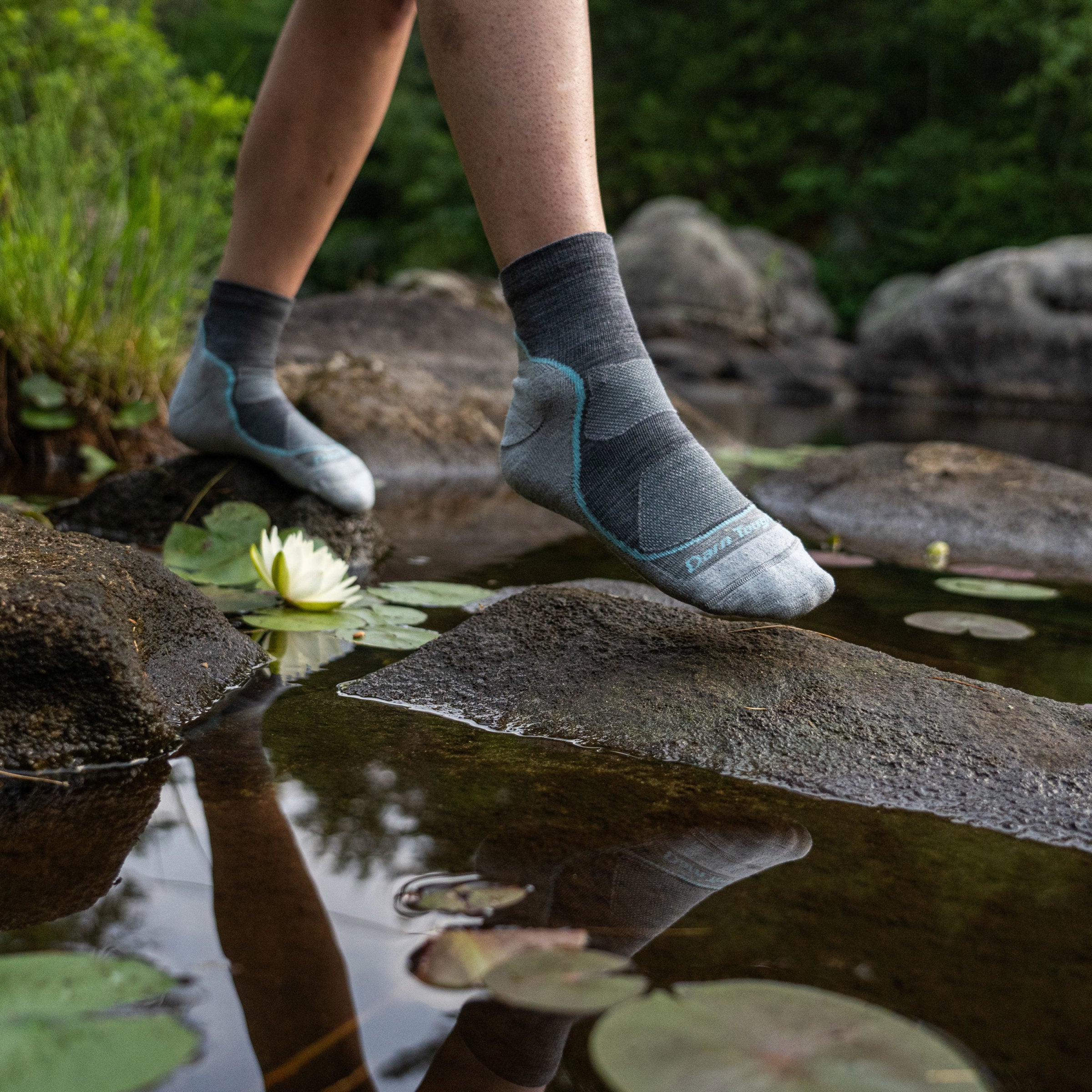 Darn Tough Socks Women's Light Hiker 2 Pack - Image 9