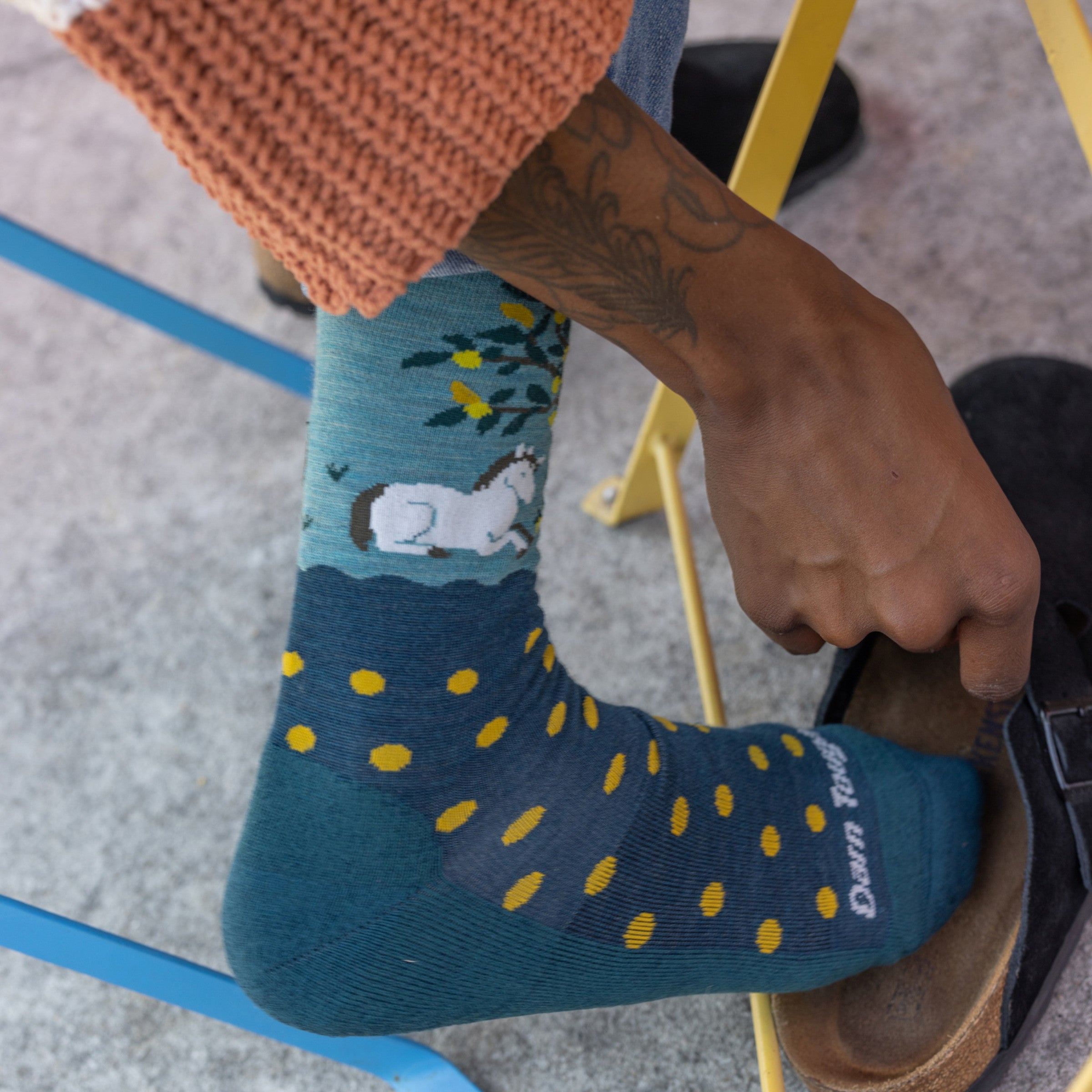 Darn Tough Socks Women's Wild Life Crew Lightweight Lifestyle Socks - Image 13