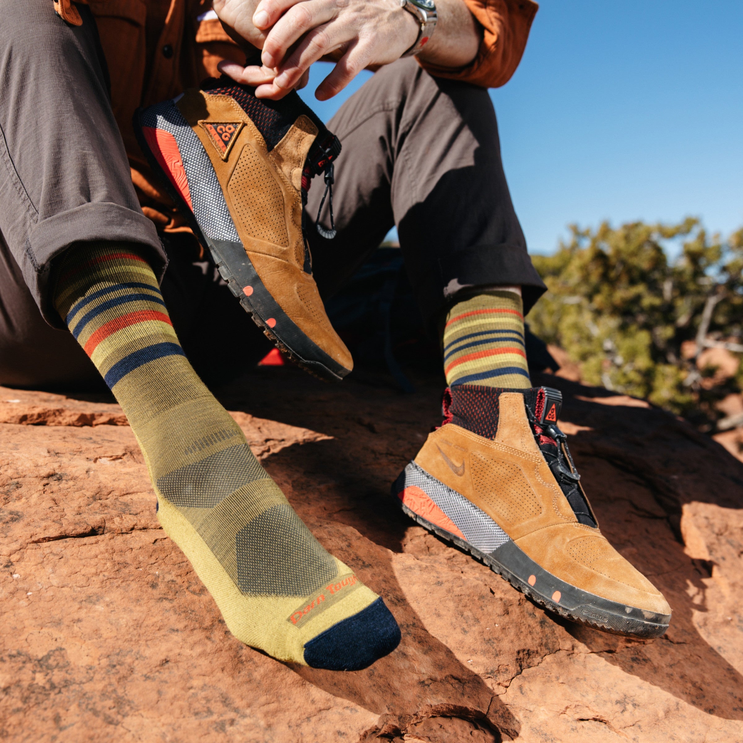 Darn Tough Socks Men's Fastpack Micro Crew Lightweight Hiking Socks - Image 4