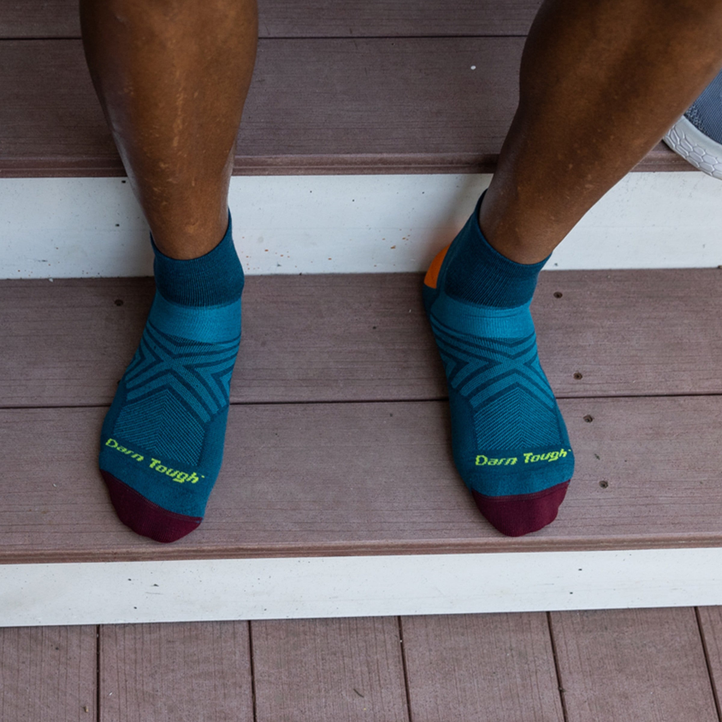 Darn Tough Socks Men's Run Quarter Cushioned Ultra-Lightweight Running Socks - Image 7