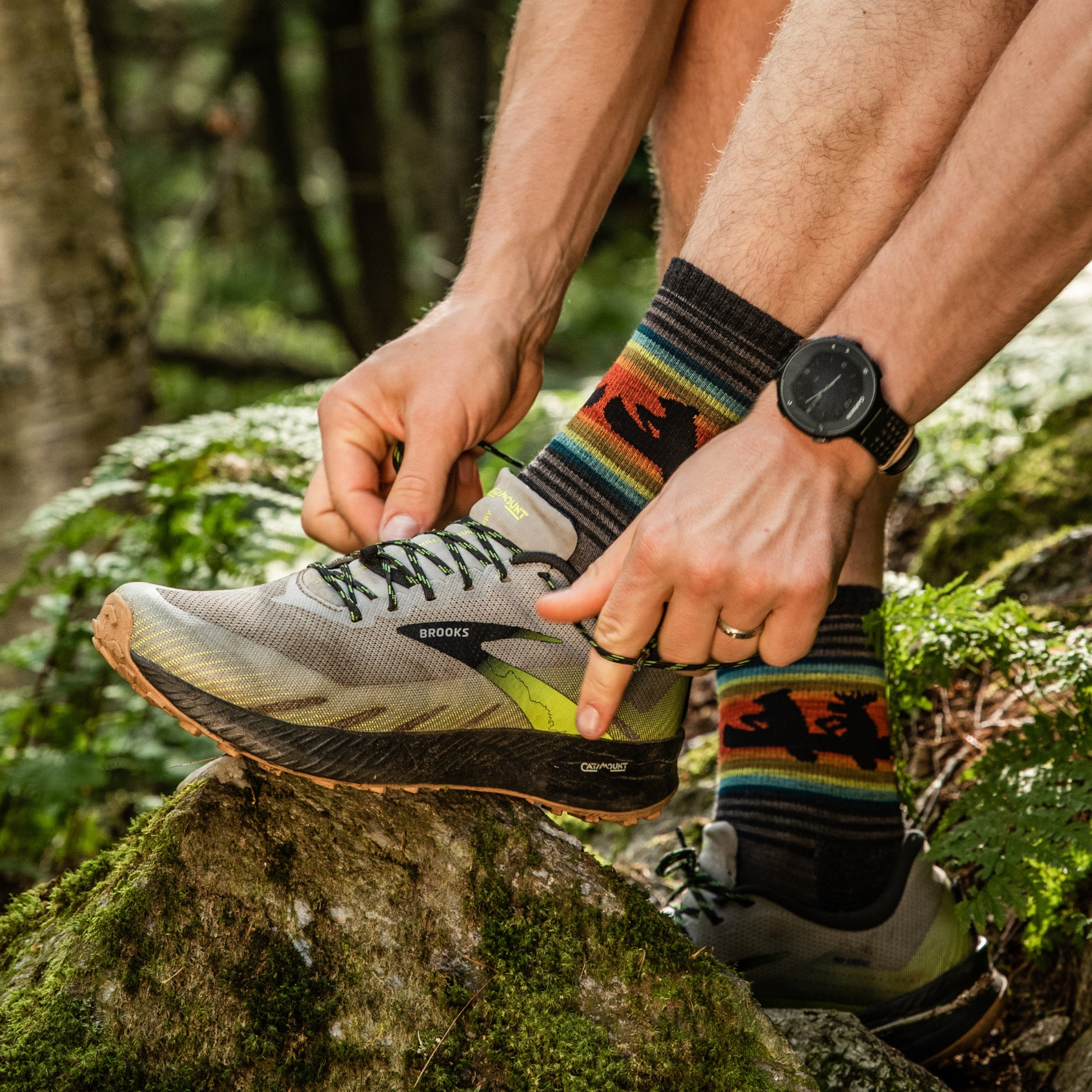 Darn Tough Socks Men's Willoughby Micro Crew Lightweight Hiking Socks - Image 4