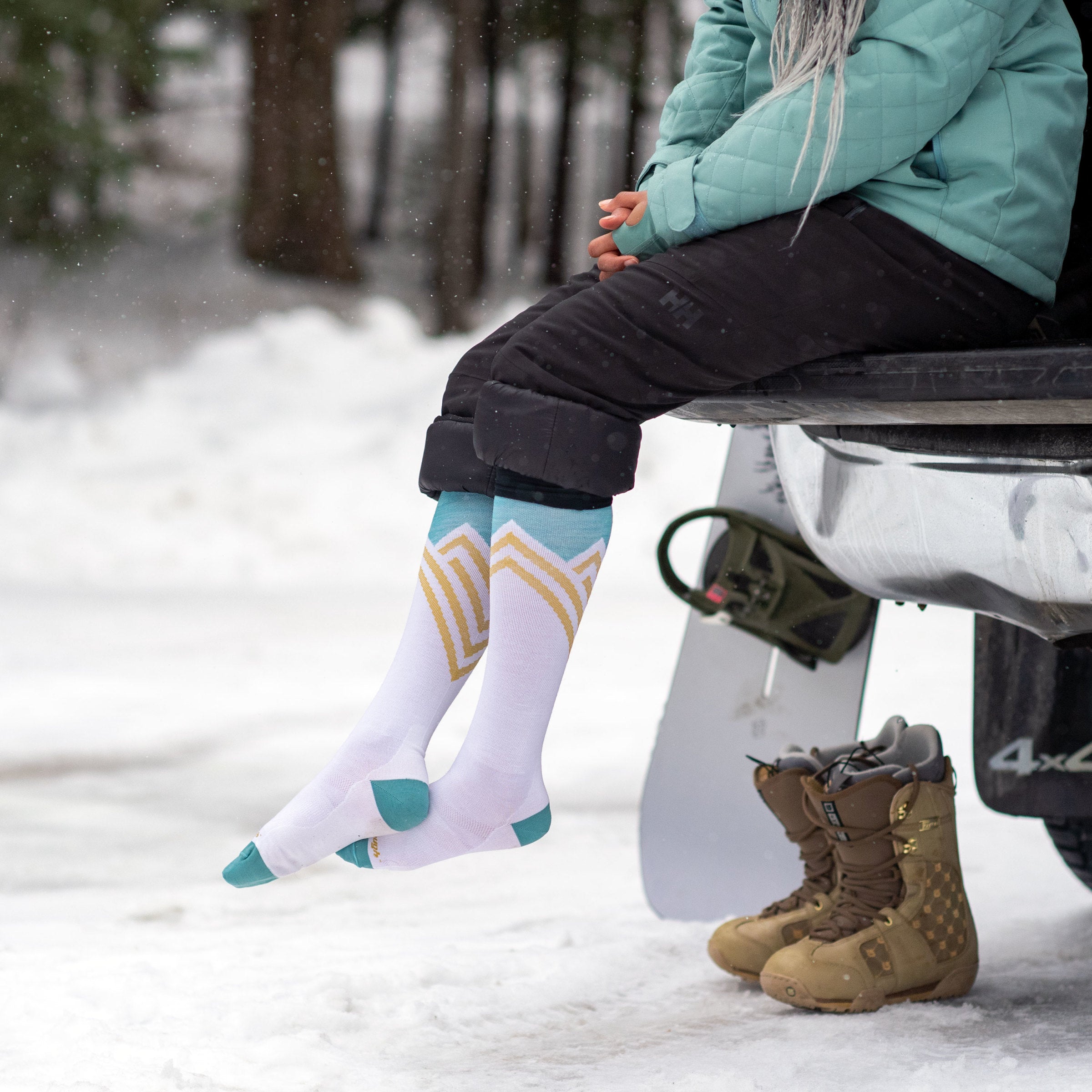 Darn Tough Socks Women's Peaks RFL Over-the-Calf Ultra-Lightweight Ski & Snowboard Socks - Image 5