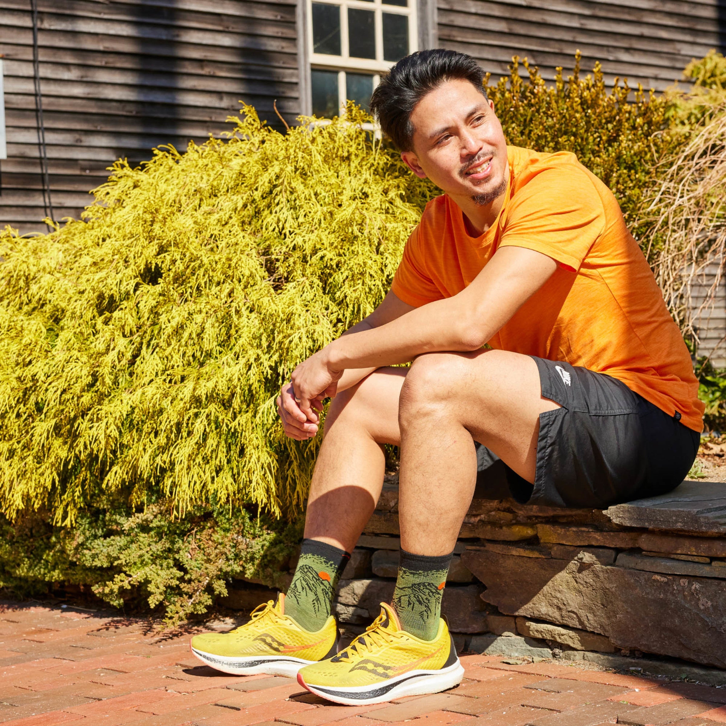 Darn Tough Socks Men's Vert Micro Crew Ultra-Lightweight Running Socks - Image 3