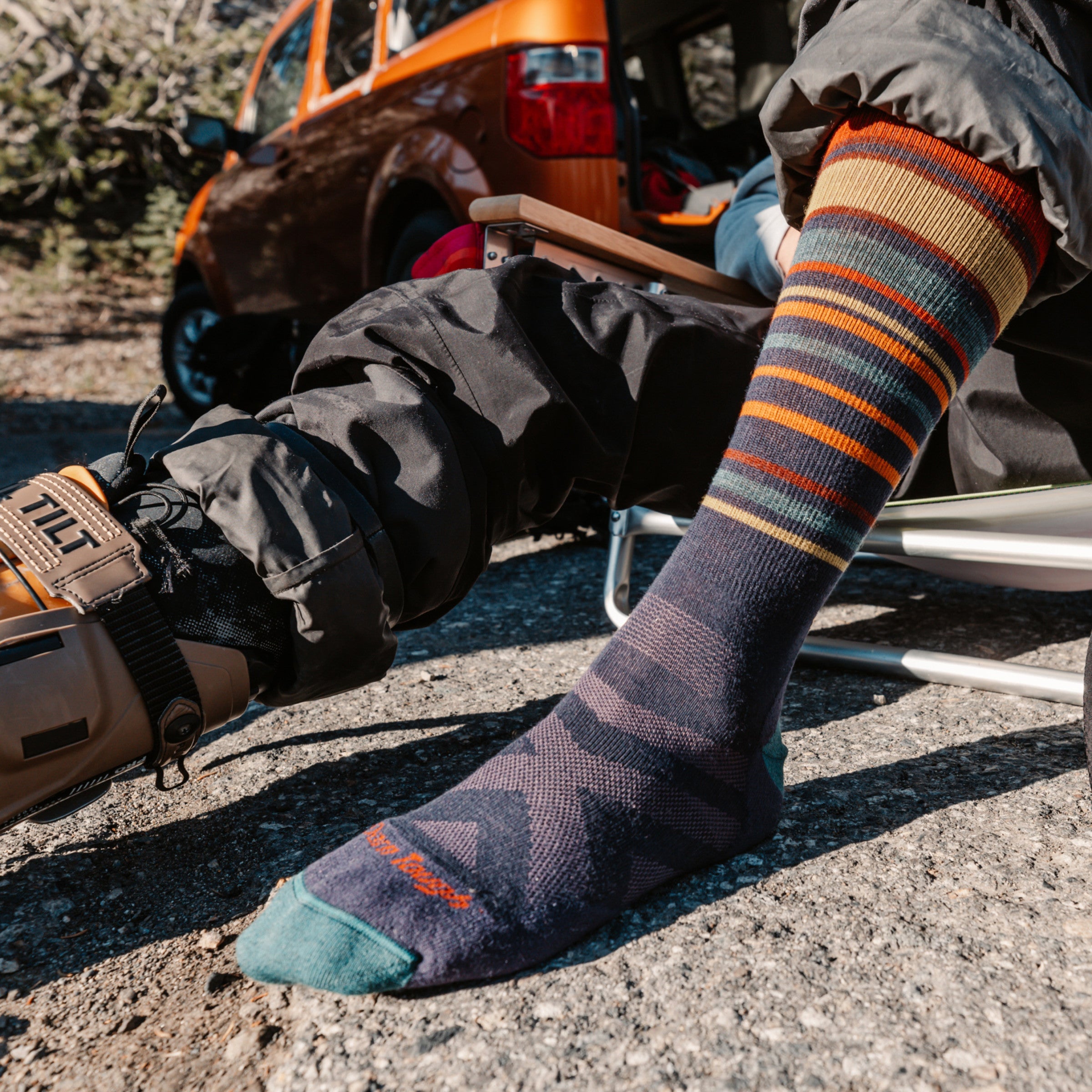 Darn Tough Socks Men's Snowpack Over-the-Calf Midweight Ski & Snowboard Socks - Image 6