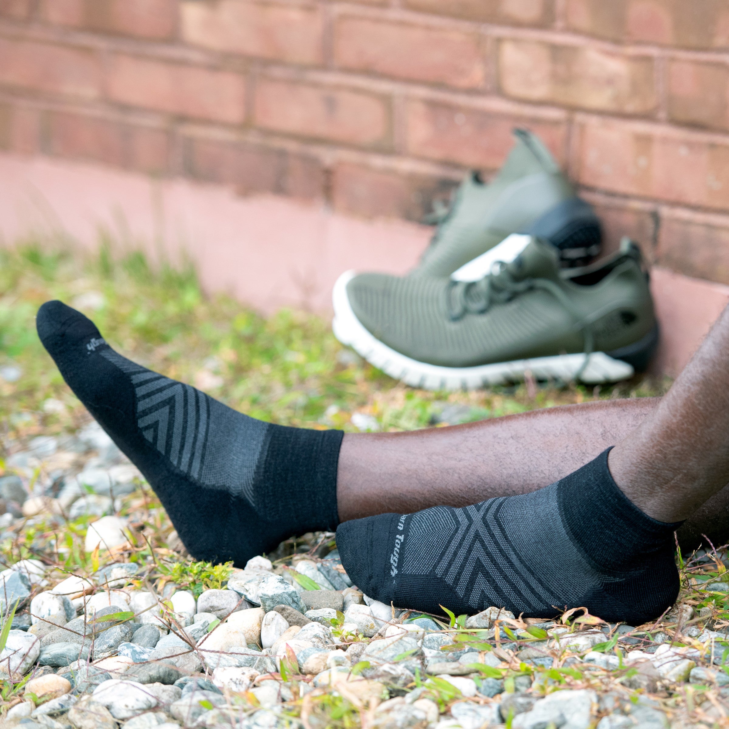 Darn Tough Socks Men's Run Quarter Ultra-Lightweight Running Socks - Image 10