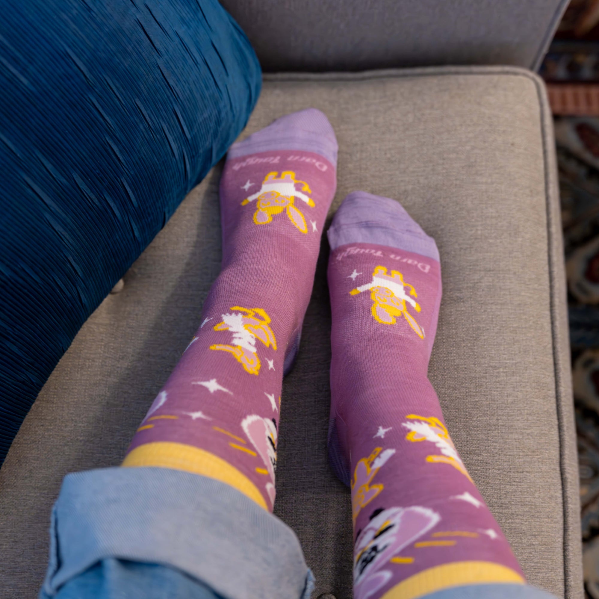 Darn Tough Socks Unisex Close Knit Crew Lightweight Lifestyle Sock - Image 3