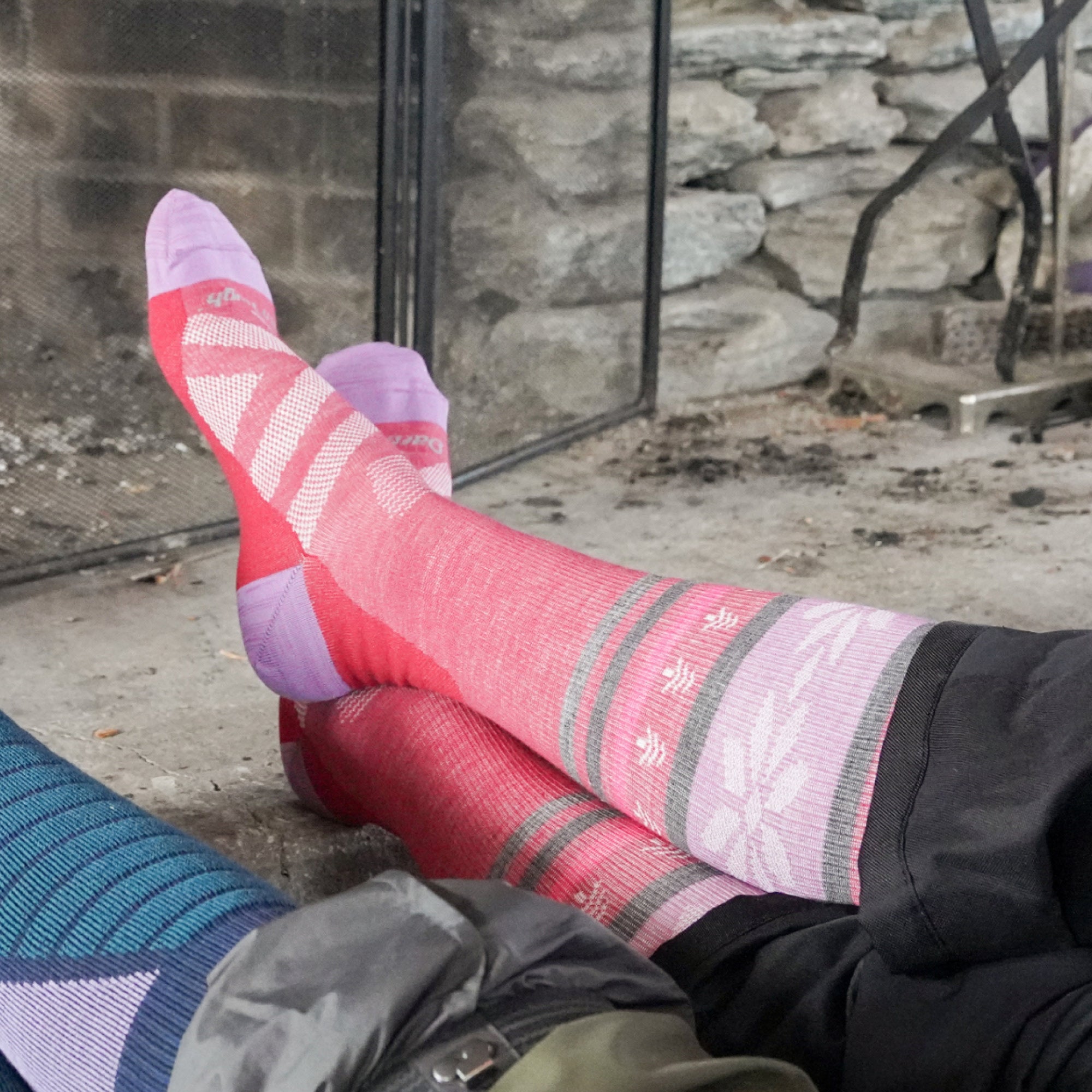 Darn Tough Socks Women's Alpine Over-the-Calf Lightweight Ski & Snowboard Socks - Image 4