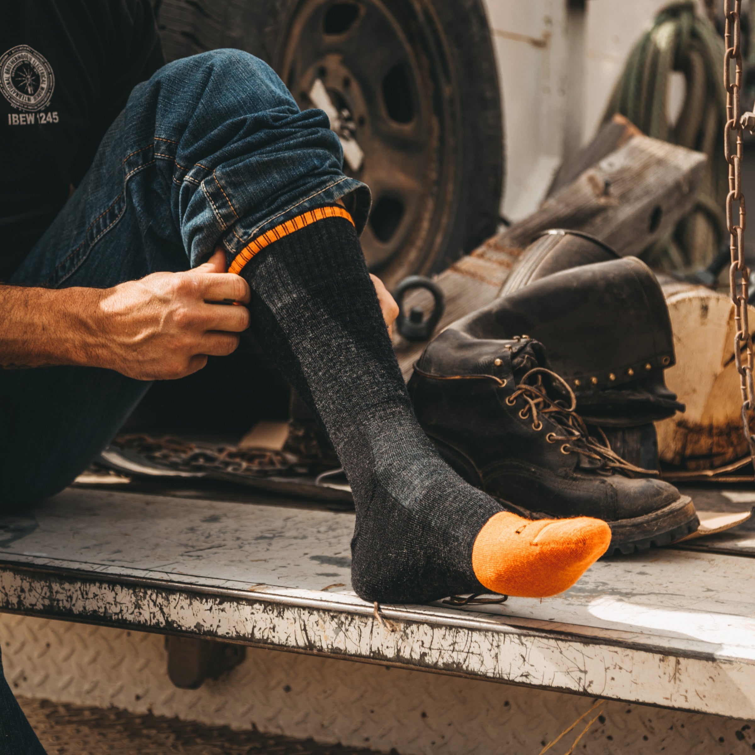 Darn Tough Socks Men's Steely Boot Midweight Work Socks - Image 6