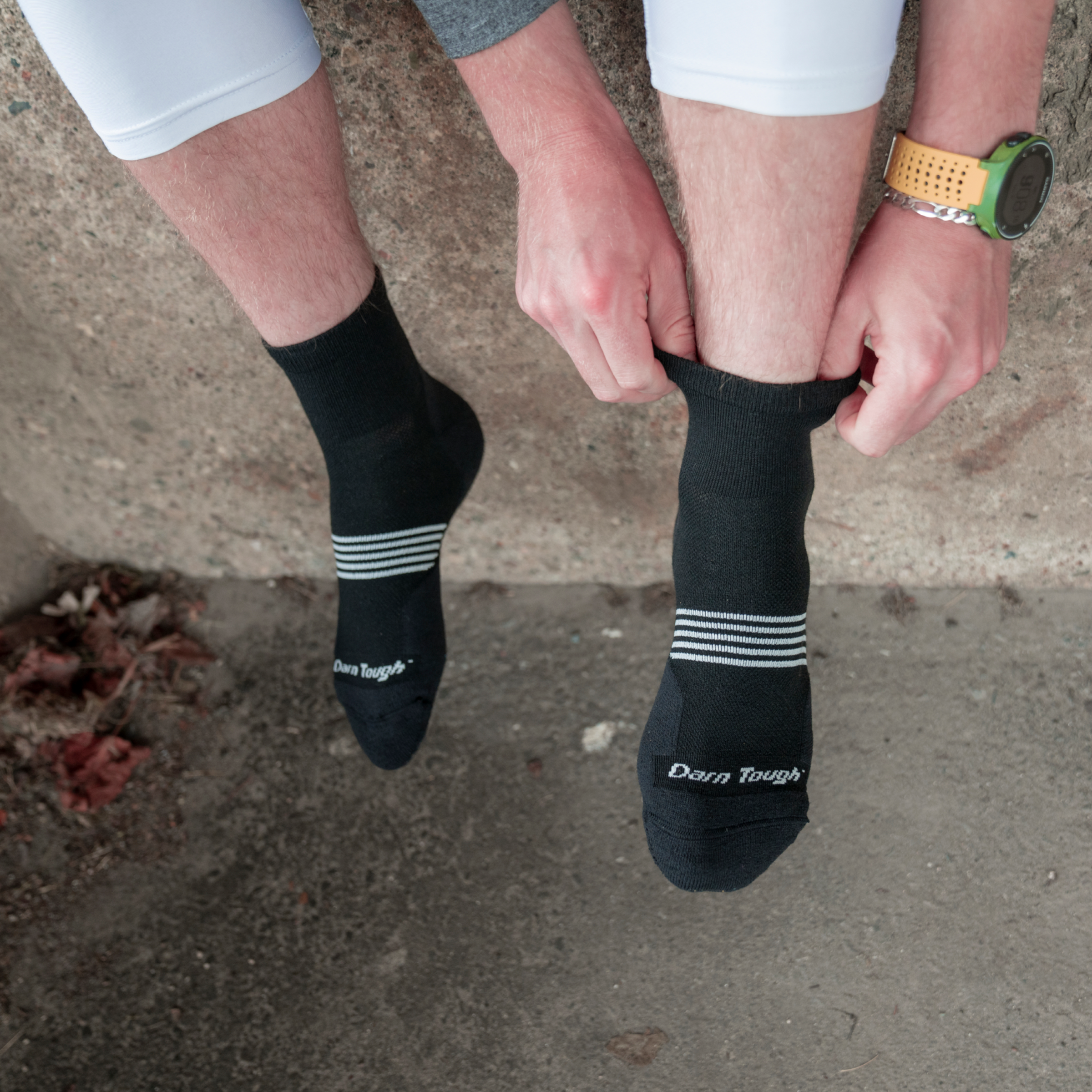 Darn Tough Socks Men's Element Quarter Lightweight Running Socks - Image 4